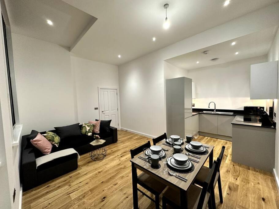 Spacious And Elegant Apartment Бирмингем Экстерьер фото