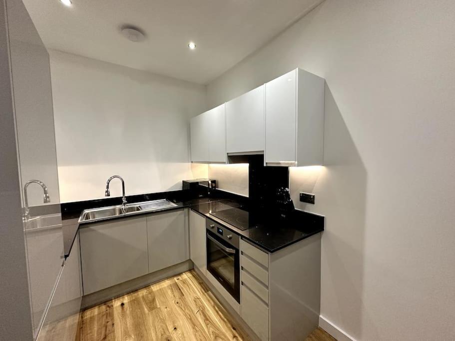 Spacious And Elegant Apartment Бирмингем Экстерьер фото