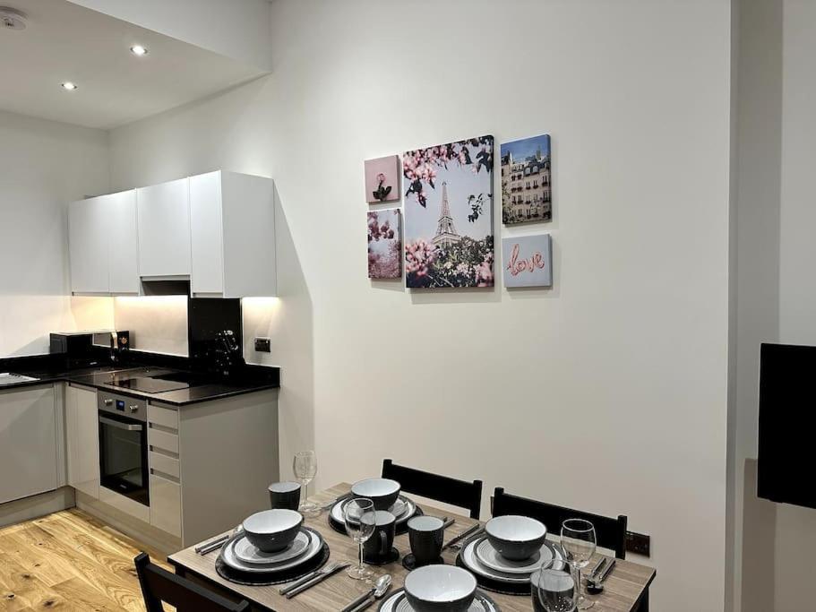 Spacious And Elegant Apartment Бирмингем Экстерьер фото