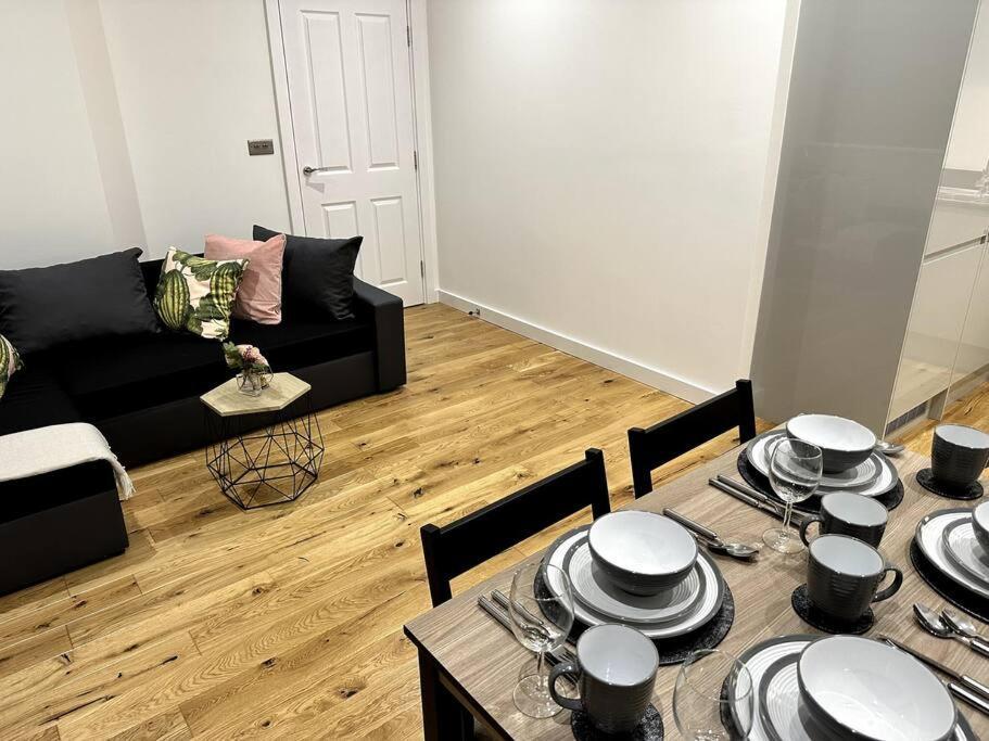 Spacious And Elegant Apartment Бирмингем Экстерьер фото