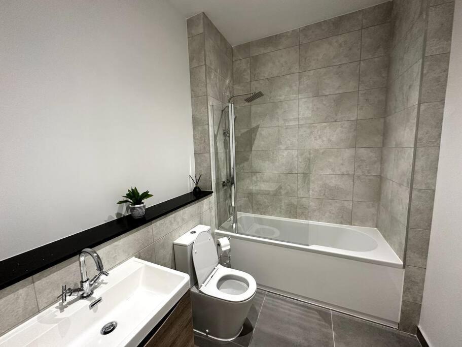 Spacious And Elegant Apartment Бирмингем Экстерьер фото