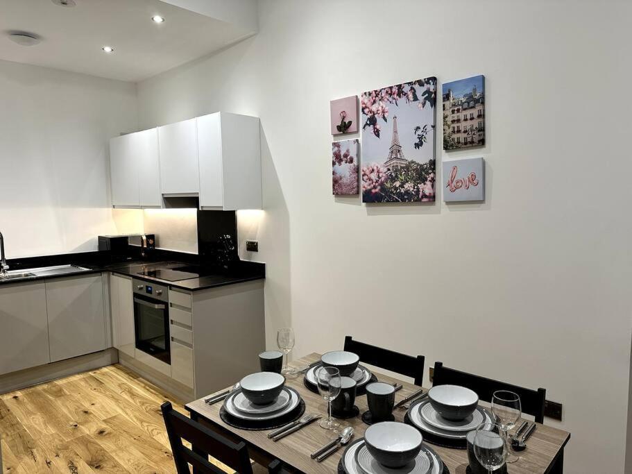Spacious And Elegant Apartment Бирмингем Экстерьер фото